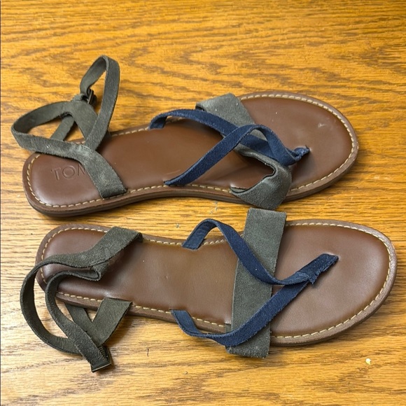 Stylish Brown and Blue Sandals - Picture 2 of 4